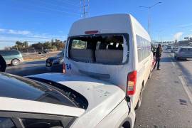 Cuatro vehículos resultaron con daños materiales tras el choque en dirección a Arteaga.