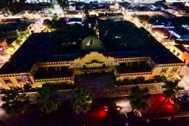 La Presidencia Municipal permaneció a oscuras durante la Hora del Planeta.