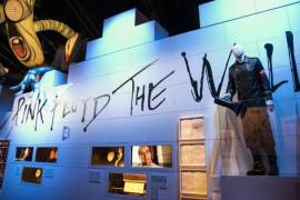 Se inauguró la exhibición de Pink Floyd en Hollywood siendo Nick Mason, baterista de la banda inglesa, el encargado de cortar el listón