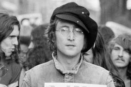 Fans no olvidan a John Lennon, a 39 años de su asesinato