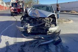 El Ford Figo impactó a la camioneta Chrysler Voyager en el ángulo trasero izquierdo, provocando que esta girara tras el golpe.