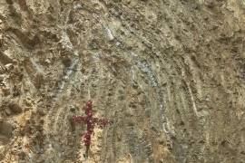 Un supuesto hallazgo religioso sorprendió a habitantes de la Huasteca potosina luego de que obreros que trabajaban en una carretera de Aquismón afirmaran haber descubierto una figura similar a la Virgen de Guadalupe.