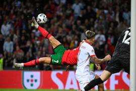 El “Bicho” se tiró una espectacular chilena para sellar con broche de oro el triunfo de Portugal.