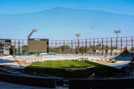 Los Saraperos de Saltillo iniciaron la colocación de césped sintético en el Parque Francisco I. Madero y confirmaron la llegada de Chris Carter como refuerzo para 2026.