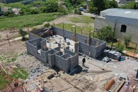 Considerable avance registra la construcción del centro comunitario en la colonia La Herradura.