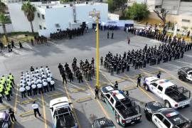 Aquí policías municipales de Saltillo en formación, listos para continuar su labor en la ciudad más segura de México.