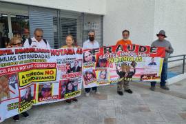 Con lonas y consignas, los manifestantes pidieron negar un amparo al exnotario Fernando Nicolás “N”.
