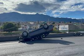 El conductor del Nissan Versa, quien fue arrestado, quedó a disposición del Ministerio Público de Asuntos Viales tras el accidente.