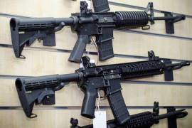 Es una de las armas más vendidas en el país y de las más promocionadas por la Asociación Nacional de Rifle. Crece otra vez el debate sobre el libre acceso a ellos