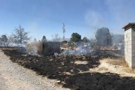 Las llamas en la colonia Postal Cerritos generaron gran preocupación entre los vecinos debido a las enormes columnas de humo.