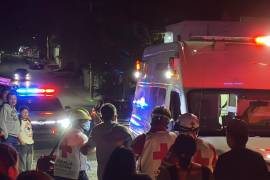 Paramédicos de Cruz Roja acudieron tras el reporte al 911.