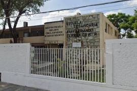Fiscalía de Nuevo León investiga intoxicación de una adolescente con cristal en una secundaria de Monterrey y otro caso por gomitas de marihuana.