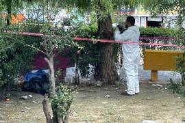 Familiares del hombre acudieron al sitio tras el hallazgo; una de sus hermanas señaló que desde hacía años enfrentaba problemas de alcoholismo y que en diversas ocasiones rechazó recibir ayuda.