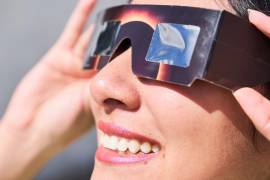 Los lentes certificados para observar el eclipse solar, serán el único artículo alusivo disponible en la región.