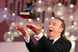 ‘El premio es suyo’: Roberto Benigni dedica León de Oro a su esposa en Festival de Venecia 2021