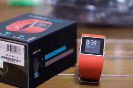 Fitbit lanza competencia de Apple Watch