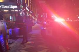 Autoridades acordonaron San Pedro Square tras el tiroteo que dejó una persona muerta y otra herida de gravedad en la zona de aficionados del Mundial en San José.