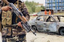 Víctimas. Las detonaciones han dejado un saldo de al menos seis civiles muertos en la capital afgana.