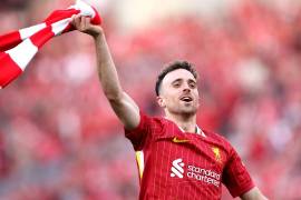 El futbolista portugués Diogo Jota, delantero del Liverpool, falleció a los 28 años junto a su hermano André Silva en un accidente de tráfico ocurrido en Zamora, España.