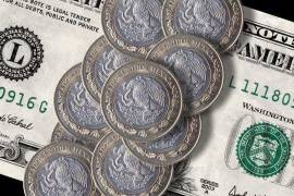 Ante el aumento de la aversión al riesgo nacional por parte de los inversionistas, el peso mexicano acelera su caída frente a un dólar débil