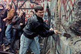 El 9 de noviembre de 1989 cayó el Muro de Berlín.