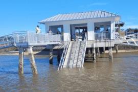 El 19 de octubre, al menos siete personas fallecieron cuando parte del muelle de un ferry se derrumbó en la isla Sapelo, Georgia, durante una celebración de otoño de la comunidad Gullah-Geechee.