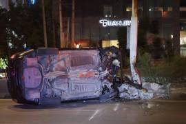 La unidad terminó con severos daños materiales, principalmente en la parte frontal.