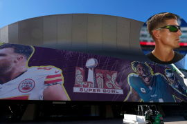 El Super Bowl LVII dejó imágenes de jugadores luchando contra un campo resbaladizo en Arizona, una lección que la NFL no quiere repetir.