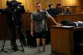 Pistorius camina sin prótesis para demostrar que es inocente (video)