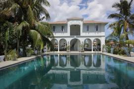 Una mansión de los años 20 en una isla de la Bahía Vizcaína, en Miami-Dade, que perteneció al gángster Al Capone, el cual murió allí en 1947, se vendió por 15.5 millones de dólares. NBC New York/Twitter