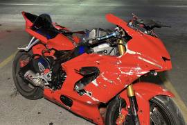 LOS TUMBAN DE UNA MOTO.