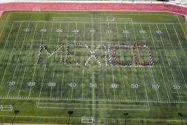 Los participantes formaron la palabra “México” mediante un mosaico en el estadio “Carlos Roldán Sanders”.