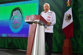 Obrador dijo que el PRI “tiene una oportunidad de definirse” y apoyar la reforma que impedirá la inversión privada en Petróleos Mexicanos y la Comisión Federal de Electricidad