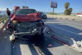 El percance se originó en una zona de alta carga vehicular, donde conductores disminuyen la velocidad para incorporarse al bulevar Venustiano Carranza, situación que derivó en un efecto dominó entre varios automóviles.