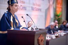 La Universidad Autónoma de Sinaloa otorgó el Doctorado Honoris Causa a la científica Annie Pardo Cemo, destacando su trayectoria en biología celular y su impacto en la investigación científica en México.