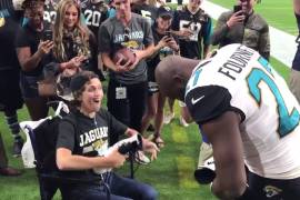 La emoción de un aficionado al recibir los tachones de un jugador de la NFL