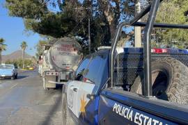 El tráiler y la pipa quedaron bajo resguardo federal tras la inspección.