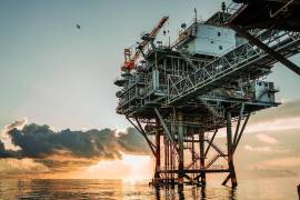 Las petroleras europeas parecen estar posicionadas para resistir los vientos adversos del mercado y ofrecer recompensas atractivas a los inversionistas. FOTO: