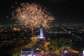 El espectáculo de fuegos artificiales marcó uno de los momentos más esperados de la celebración por los 449 años de Saltillo.