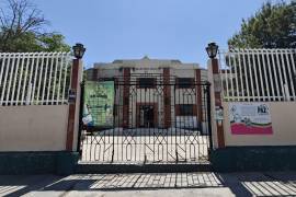 Vidrios rotos, cámaras dañadas y extintores vaciados fueron parte de los destrozos encontrados dentro del las aulas del plantel tras el periodo vacacional.