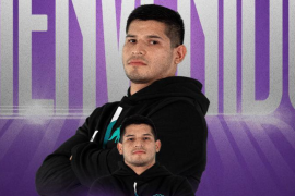 Castillo aporta versatilidad al esquema defensivo de Dinos al desempeñarse como linebacker y defensive end.