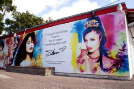 Nuevo mural de Selena adorna su barrio en Texas