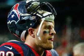 J.J. Watt dona 10 mil dólares para jugador de americano en coma