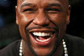 Mayweather revela vergonzosa foto de De La Hoya: lo 'balconea' en mallas y tacones