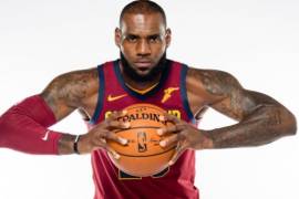 LeBron va a agencia libre y suena para comandar un 'Dream Team' en Lakers