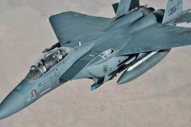 Un avión militar de Estados Unidos fue derribado en Irán. Uno de los pilotos fue rescatado mientras continúan las operaciones para encontrar al segundo, en medio de tensiones militares crecientes.