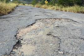 Los caminos que conducen a ejidos de la sierra de Acuña se les están haciendo mejoras.