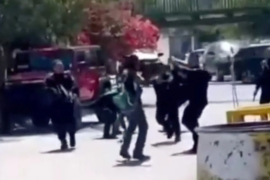 Un hombre que cargaba con un menor de edad, quien presuntamente era su hijo de cinco años, y un machete con el que presuntamente intentó agredir, fue abatido a balazos por la policía de Guadalupe, Nuevo León.