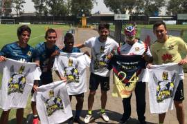 Luchador de la WWE visita al América