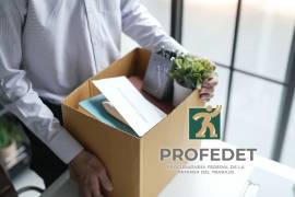 La legislación laboral establece aviso por escrito, finiquito o indemnización según el caso; trabajadores pueden recibir asesoría gratuita para defender sus derechos.